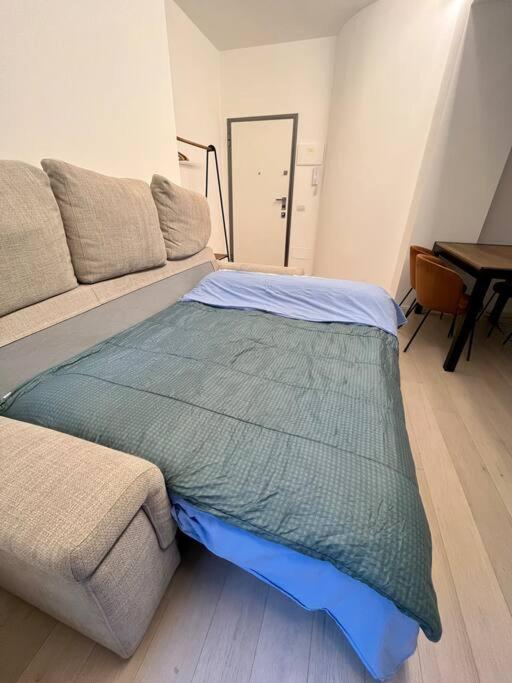 Modern Apartment - Walking Distance To Milan Central Station Buitenkant foto